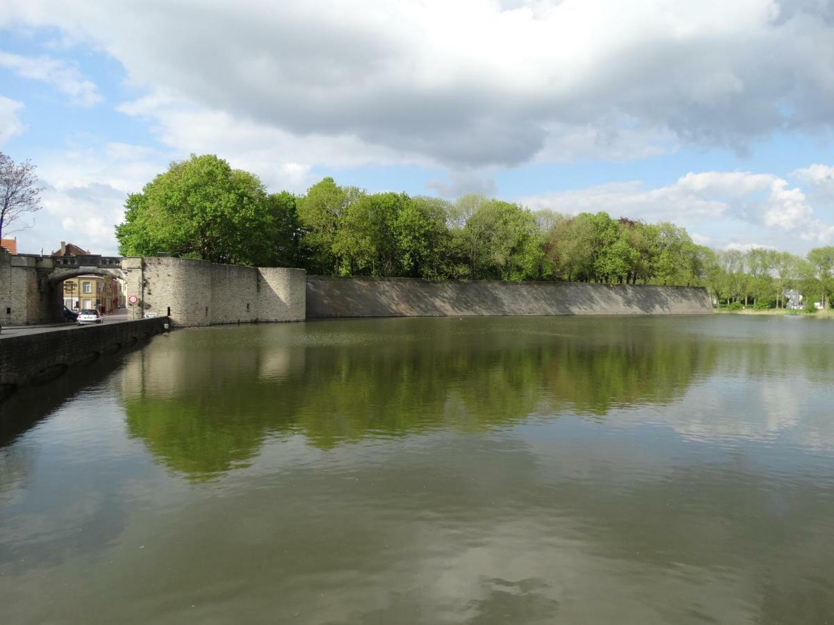 Aan De Vestingrand Villa Ieper Bagian luar foto